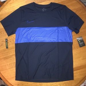 Nike T-shirt NWT